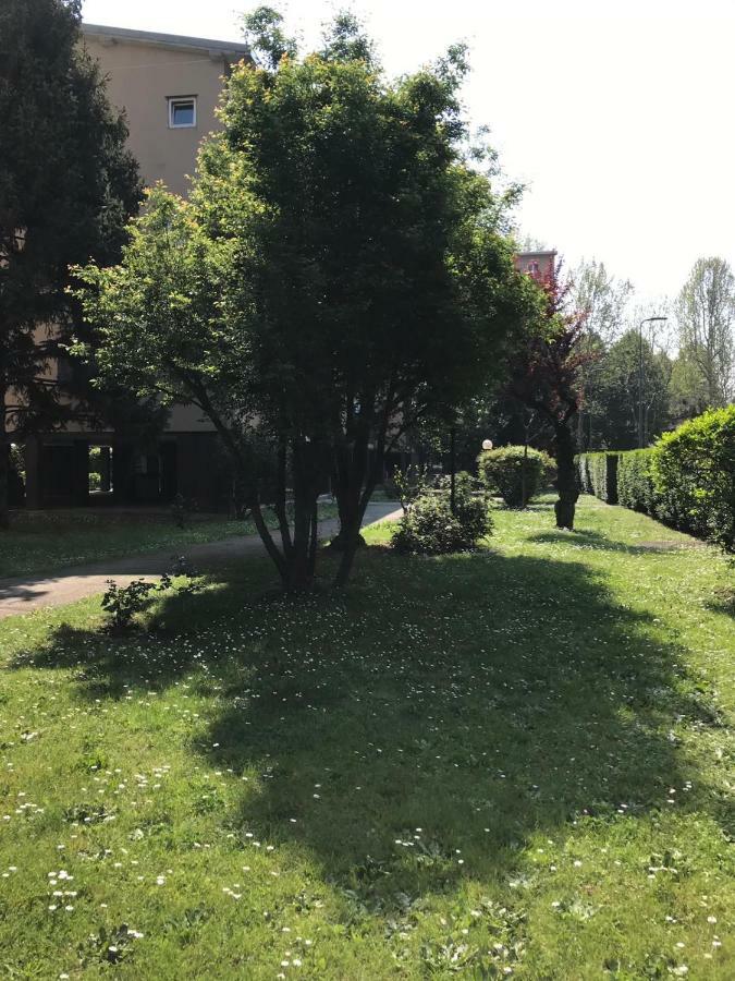 Bright Flat With Shared Garden Lägenhet Milano Exteriör bild