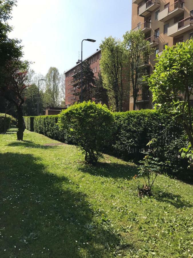 Bright Flat With Shared Garden Lägenhet Milano Exteriör bild